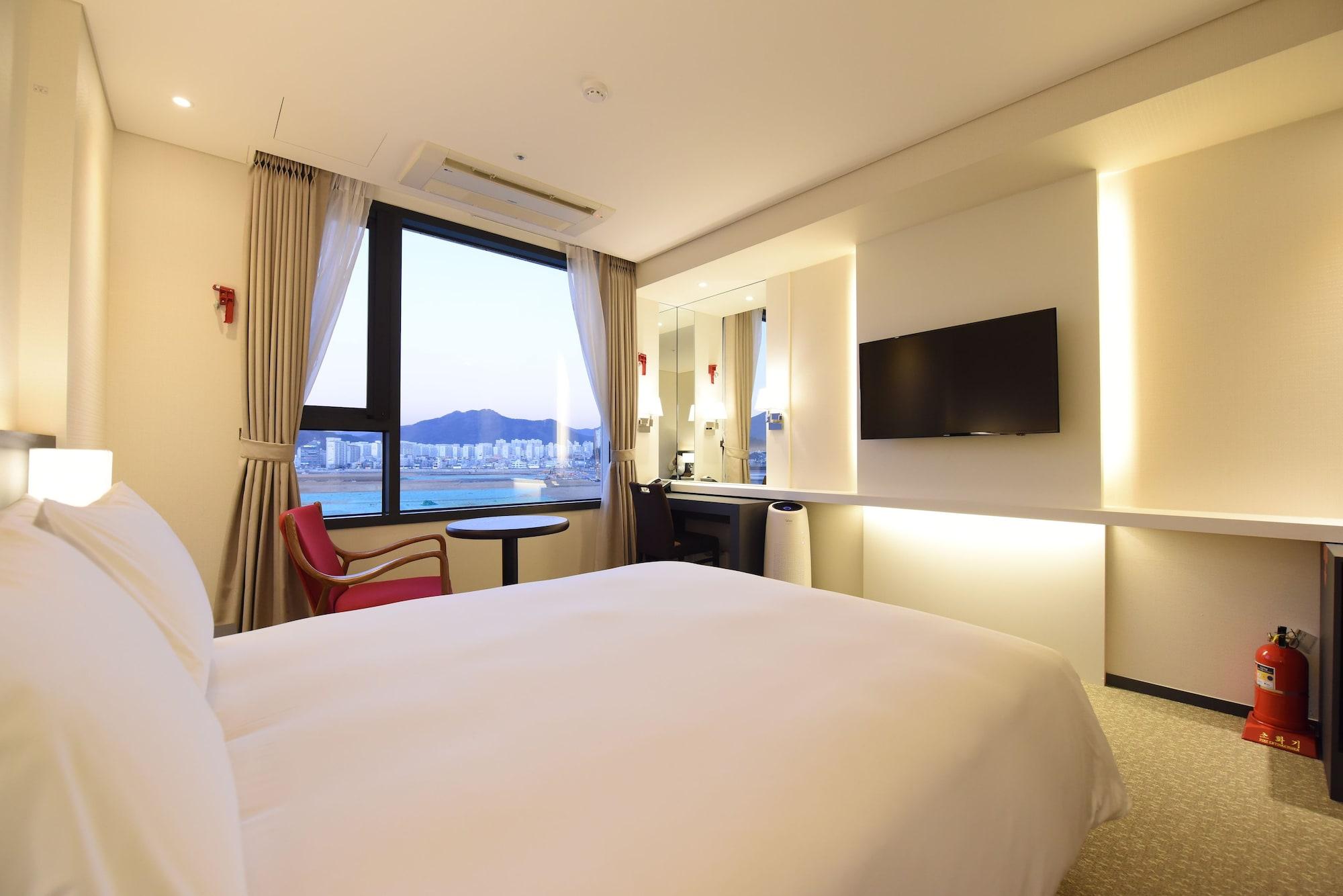 Geoje Artnouveau Suite Hotel Екстериор снимка