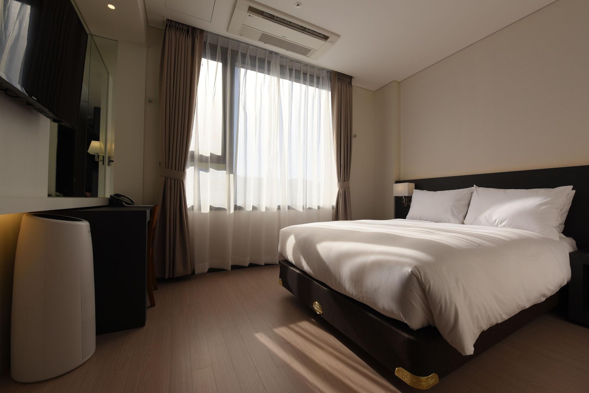 Geoje Artnouveau Suite Hotel Екстериор снимка