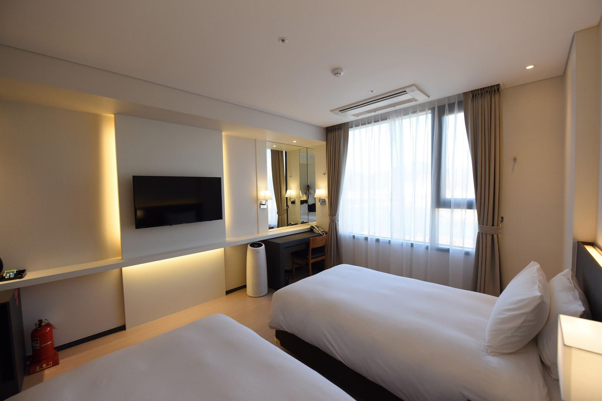 Geoje Artnouveau Suite Hotel Екстериор снимка