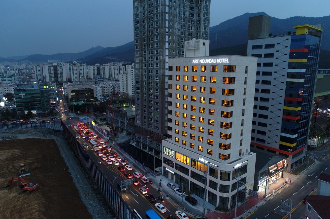 Geoje Artnouveau Suite Hotel Екстериор снимка