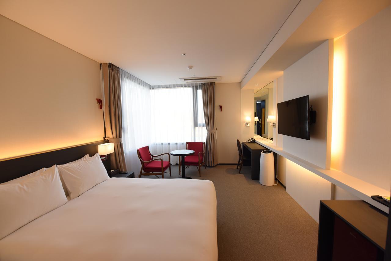Geoje Artnouveau Suite Hotel Екстериор снимка
