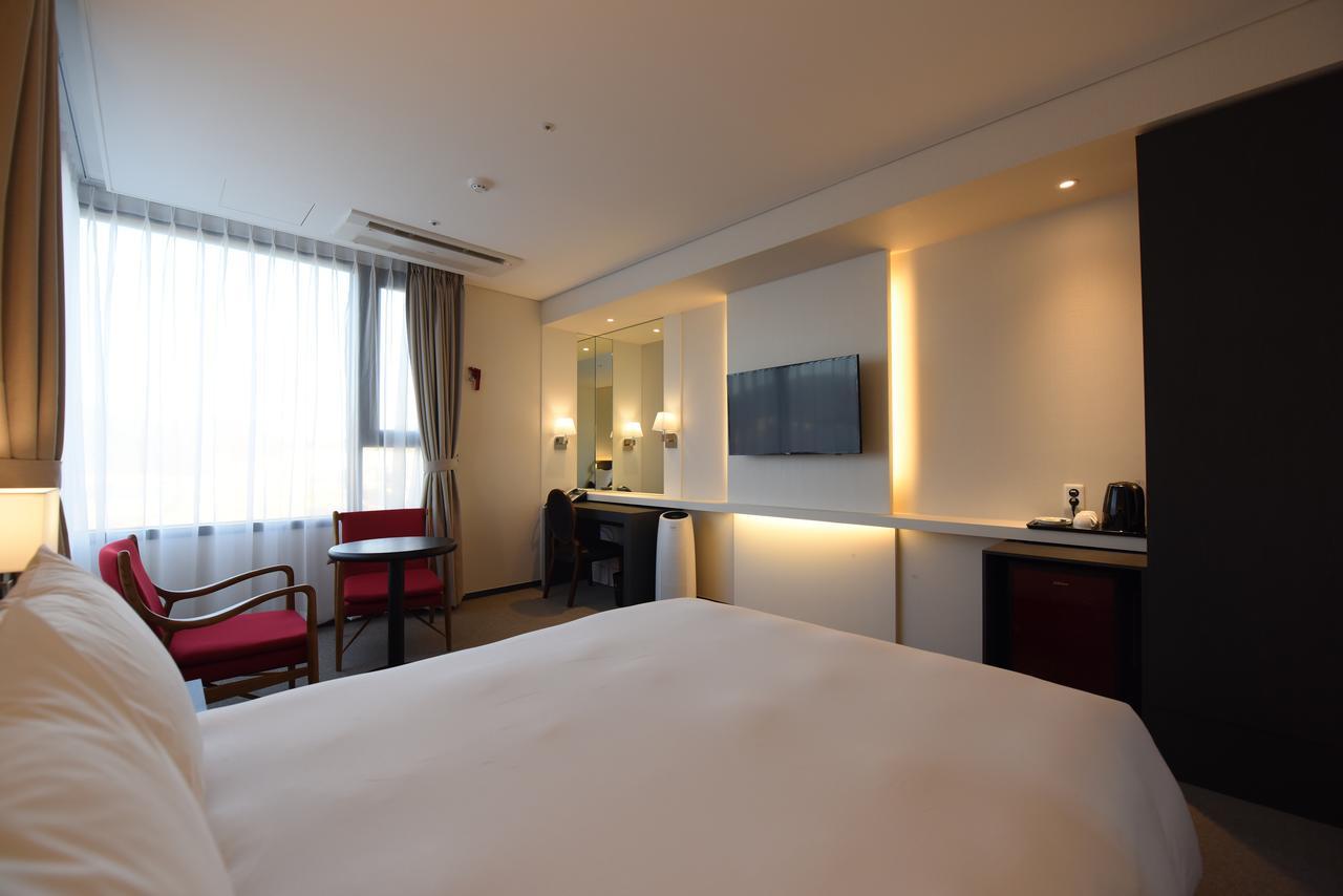 Geoje Artnouveau Suite Hotel Екстериор снимка