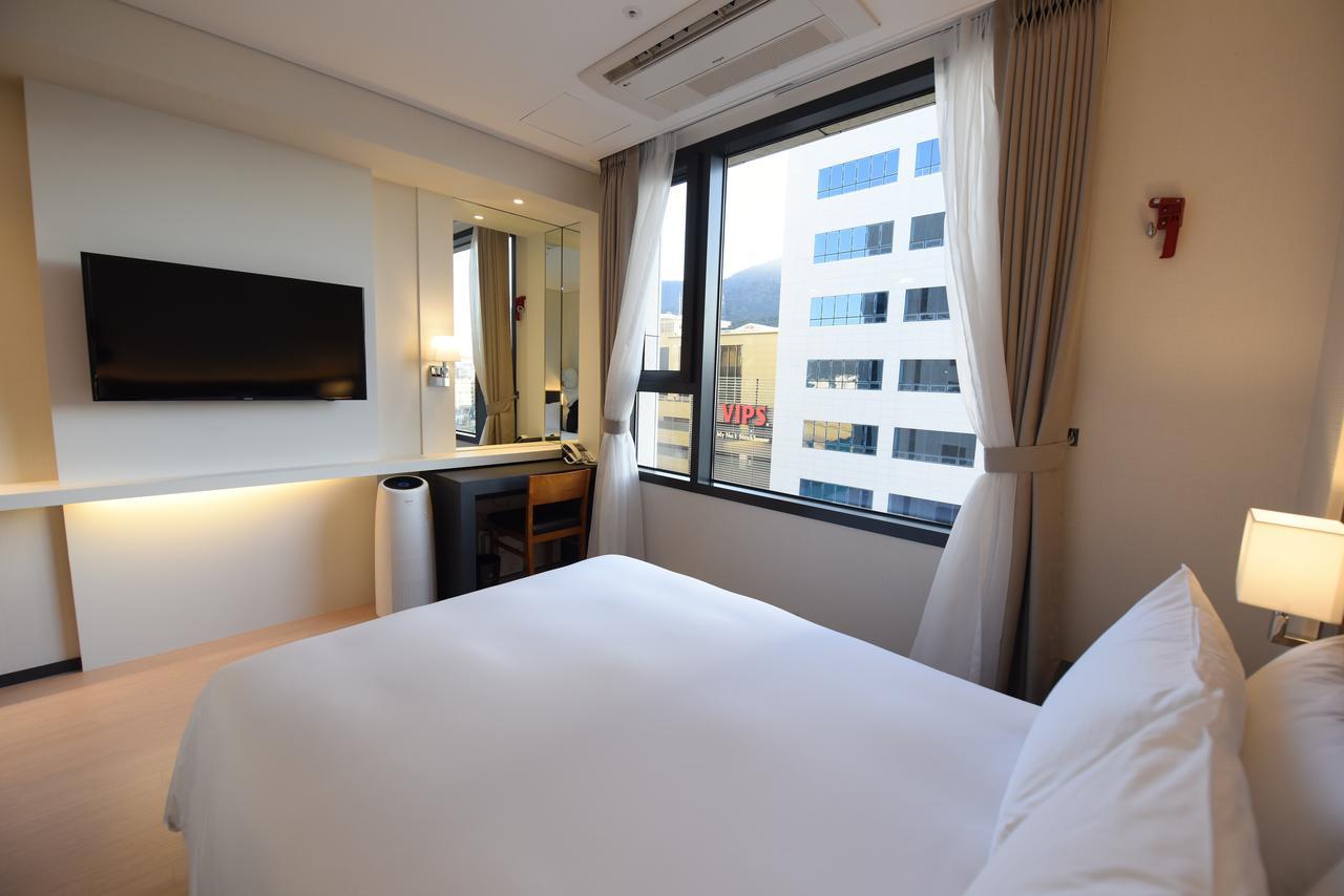 Geoje Artnouveau Suite Hotel Екстериор снимка