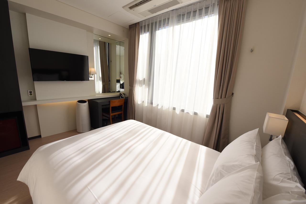 Geoje Artnouveau Suite Hotel Екстериор снимка