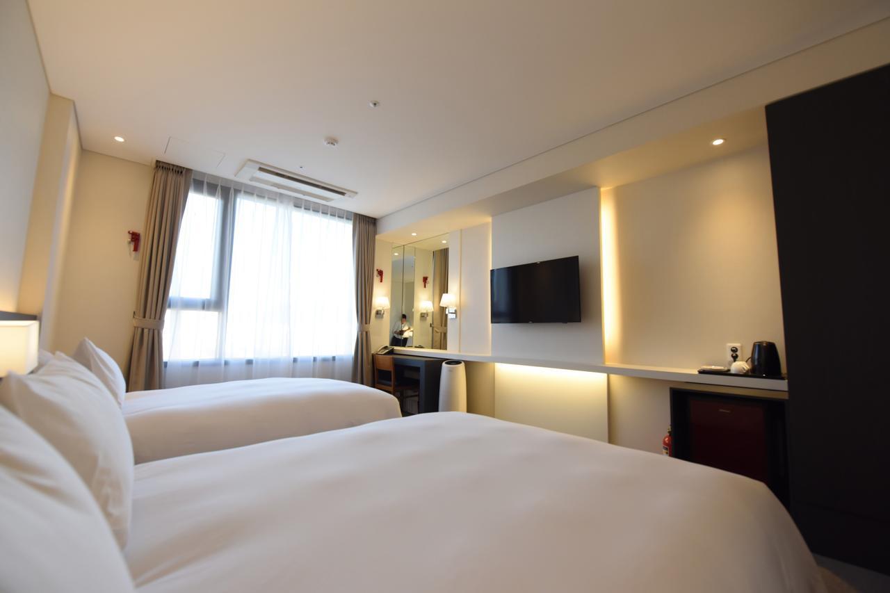 Geoje Artnouveau Suite Hotel Екстериор снимка