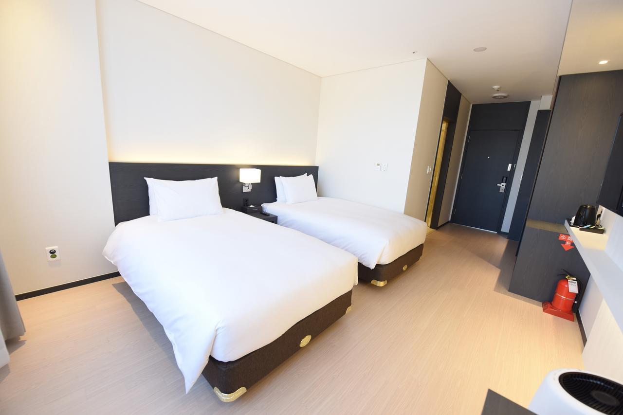 Geoje Artnouveau Suite Hotel Екстериор снимка