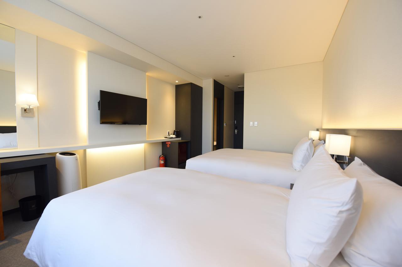 Geoje Artnouveau Suite Hotel Екстериор снимка