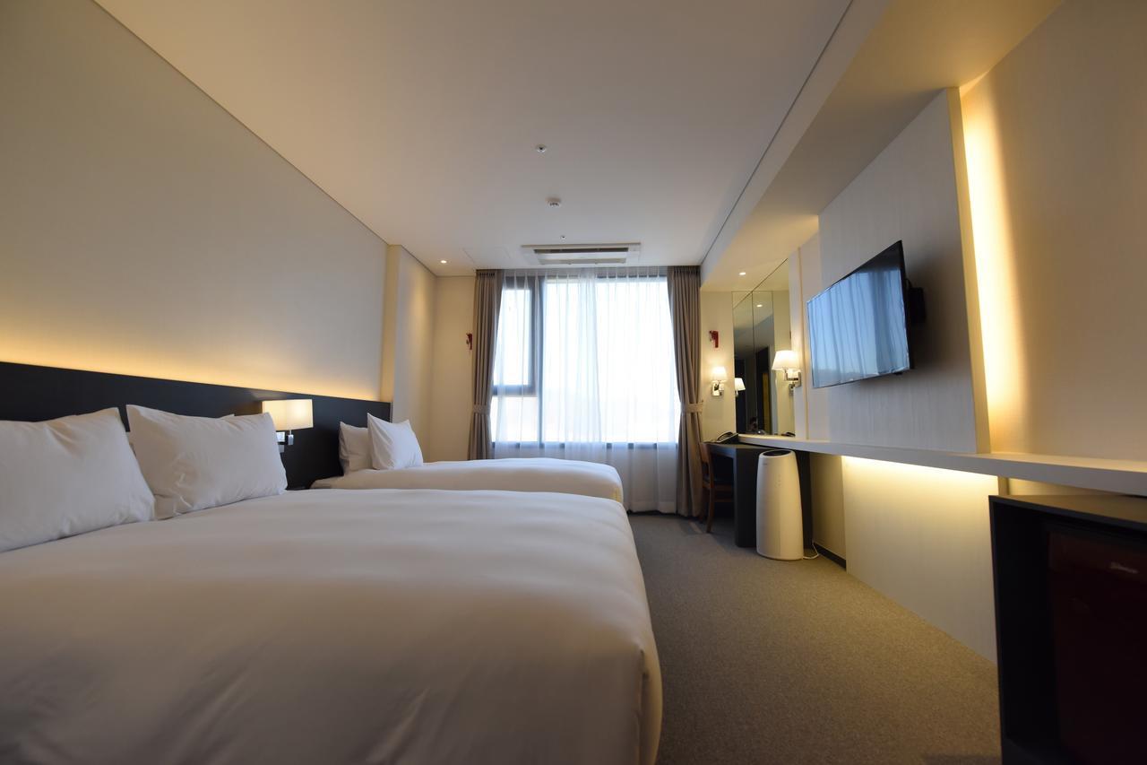 Geoje Artnouveau Suite Hotel Екстериор снимка