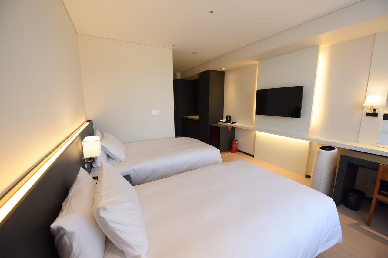 Geoje Artnouveau Suite Hotel Екстериор снимка