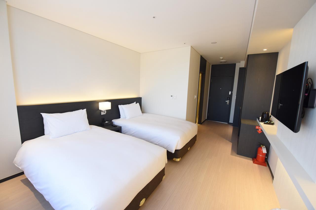 Geoje Artnouveau Suite Hotel Екстериор снимка