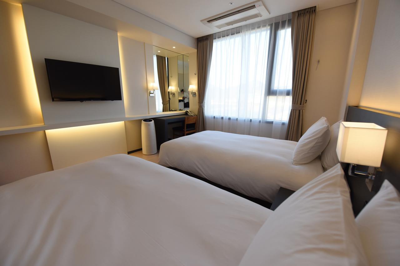 Geoje Artnouveau Suite Hotel Екстериор снимка