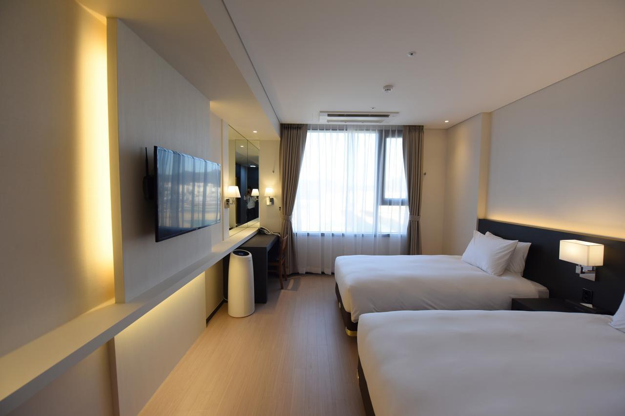 Geoje Artnouveau Suite Hotel Екстериор снимка
