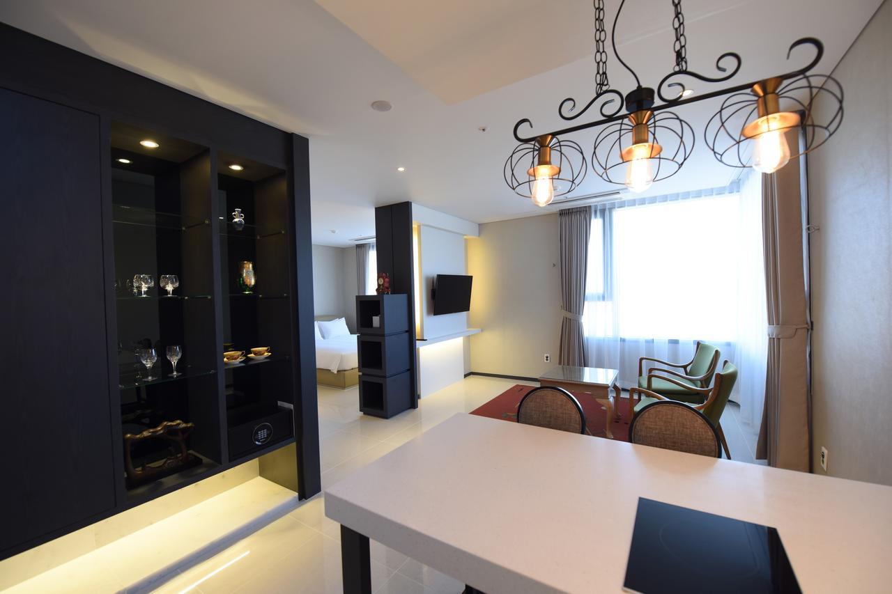 Geoje Artnouveau Suite Hotel Екстериор снимка