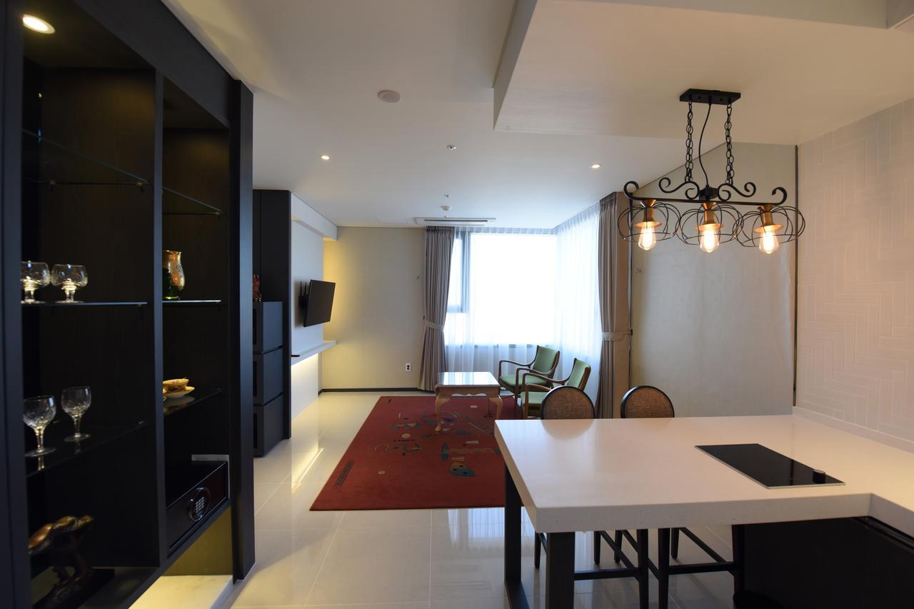 Geoje Artnouveau Suite Hotel Екстериор снимка