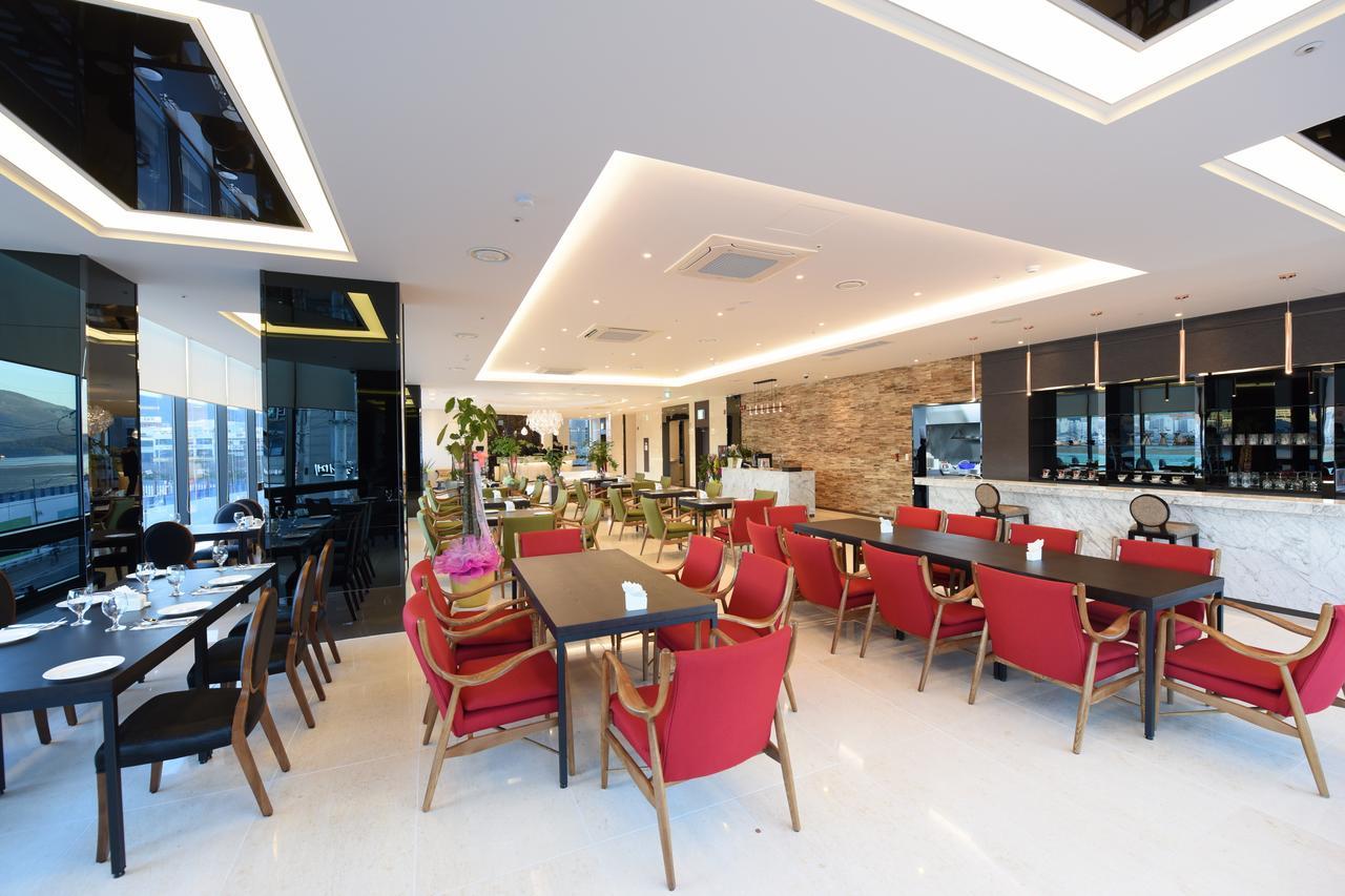 Geoje Artnouveau Suite Hotel Екстериор снимка